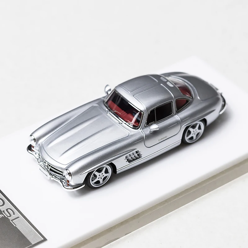 1:64 Mercedes-Benz 300SL Diecast Model Collection 4 1:64 Mercedes-Benz 300SL Diecast Model Collection - Image 4