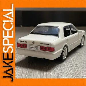 1:32 Scale Toyota Crown Diecast Model Car