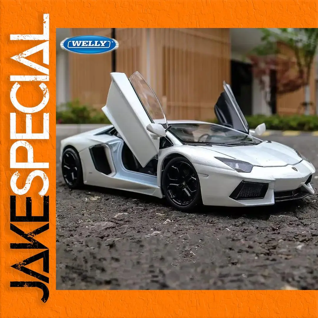 White Lamborghini Aventador Model 1:24 Scale 1 White Lamborghini Aventador Model 1:24 Scale