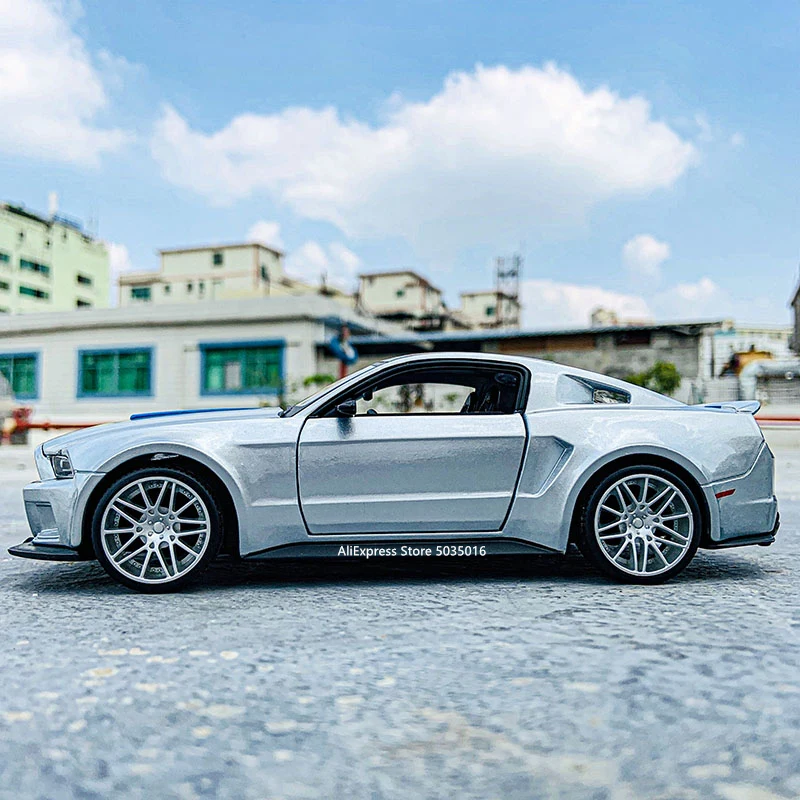 1:24 Ford Mustang Shelby GT500 Diecast Model 5 1:24 Ford Mustang Shelby GT500 Diecast Model - Image 5