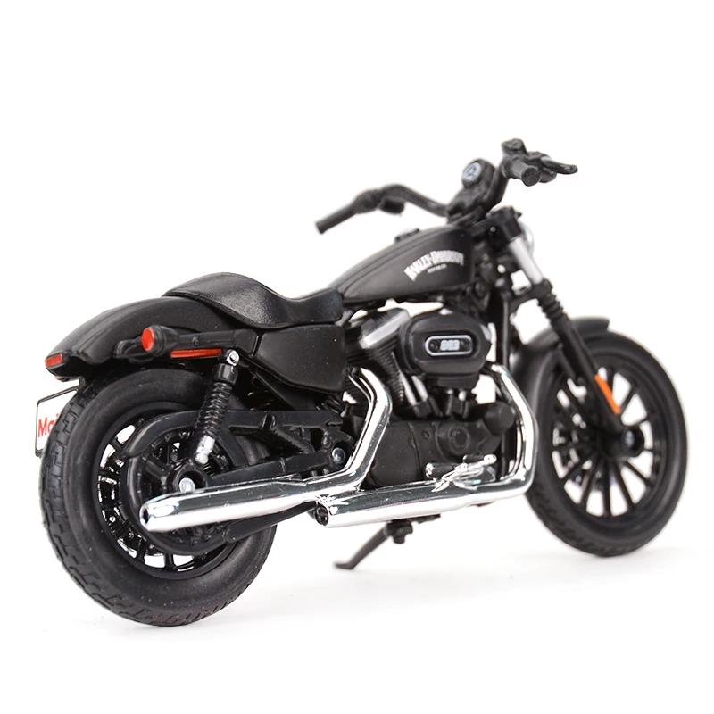 Harley Davidson Iron 883 Scale Model 1:18 3 Harley Davidson Iron 883 Scale Model 1:18 - Image 3