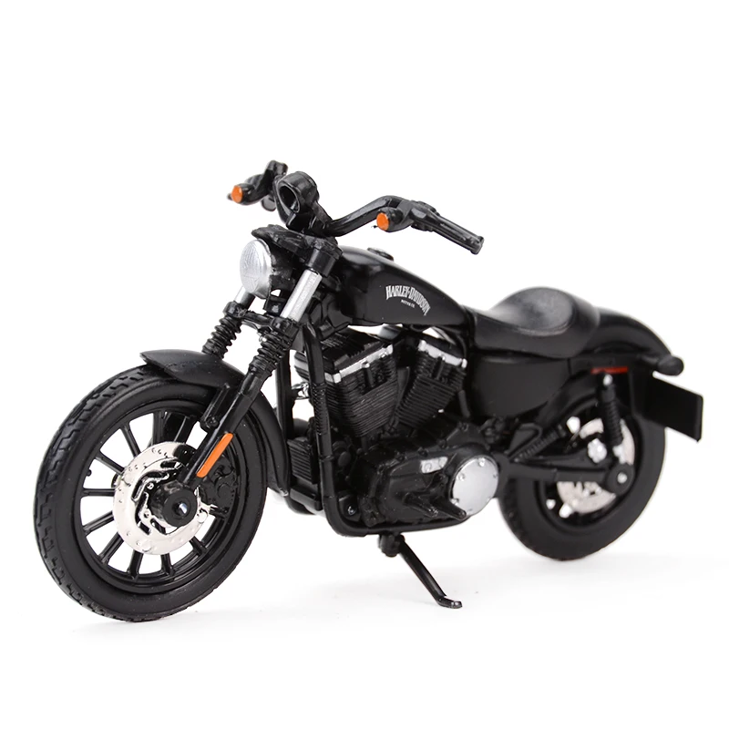 Harley Davidson Iron 883 Scale Model 1:18 5 Harley Davidson Iron 883 Scale Model 1:18 - Image 5