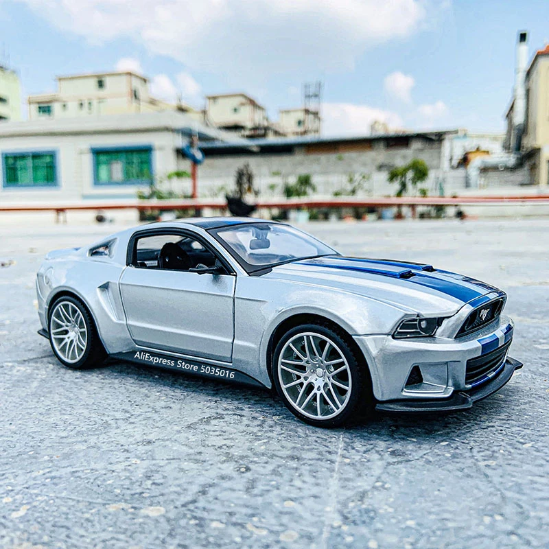 1:24 Ford Mustang Shelby GT500 Diecast Model 4 1:24 Ford Mustang Shelby GT500 Diecast Model - Image 4