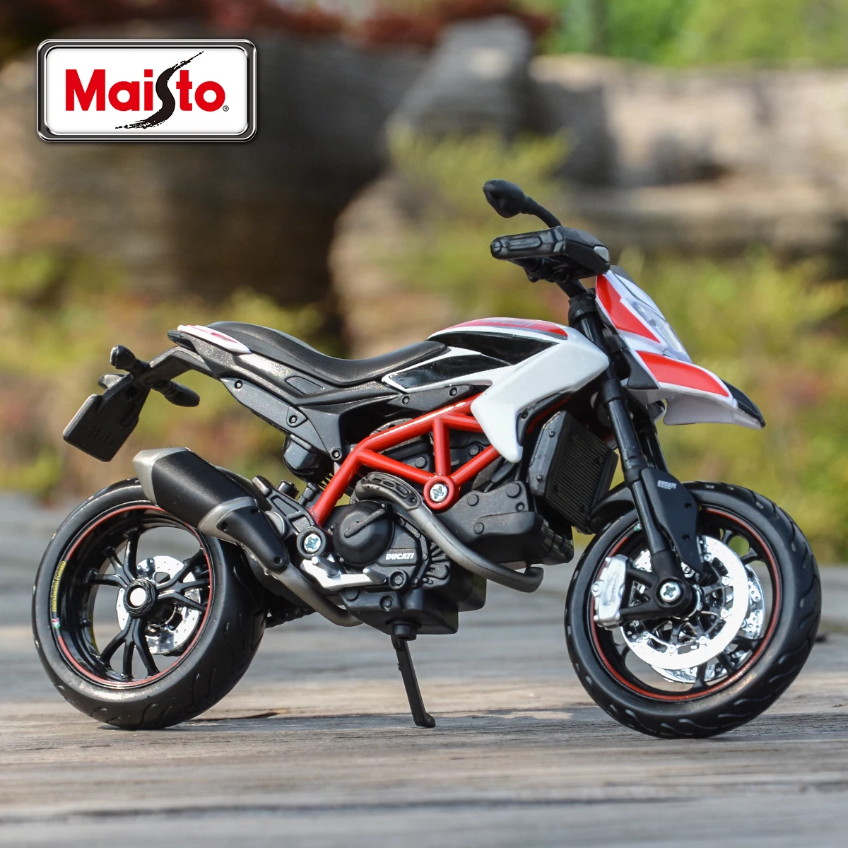 Maisto Ducati Hypermotard SP 2013 Model Replica 2 Maisto Ducati Hypermotard SP 2013 Model Replica - Image 2