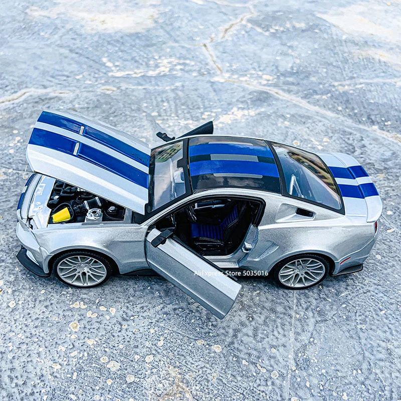 1:24 Ford Mustang Shelby GT500 Diecast Model 6 1:24 Ford Mustang Shelby GT500 Diecast Model - Image 6