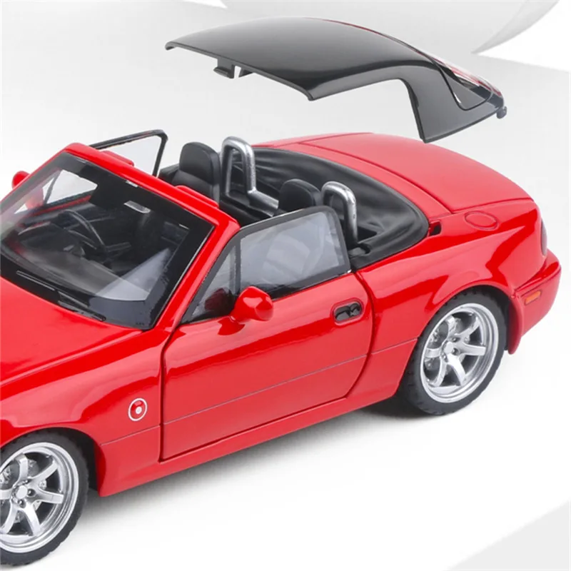 Vibrant Red 1:32 MX-5 Alloy Convertible Model 3 Vibrant Red 1:32 MX-5 Alloy Convertible Model - Image 3