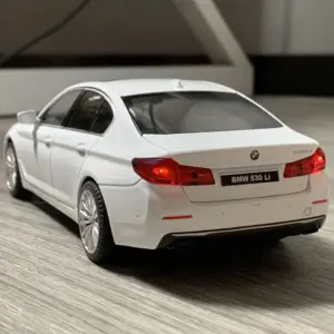 BMW 530LI Scale Model 1:24 with LED Lights 11 S06aad79787044e4f9e5c321a0c3b55d1A