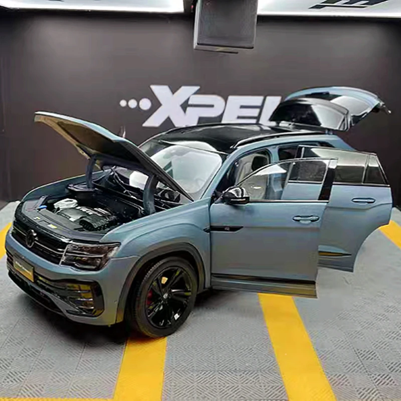 Volkswagen Teramont X SUV 1:18 Diecast Model 2 Volkswagen Teramont X SUV 1:18 Diecast Model - Image 2