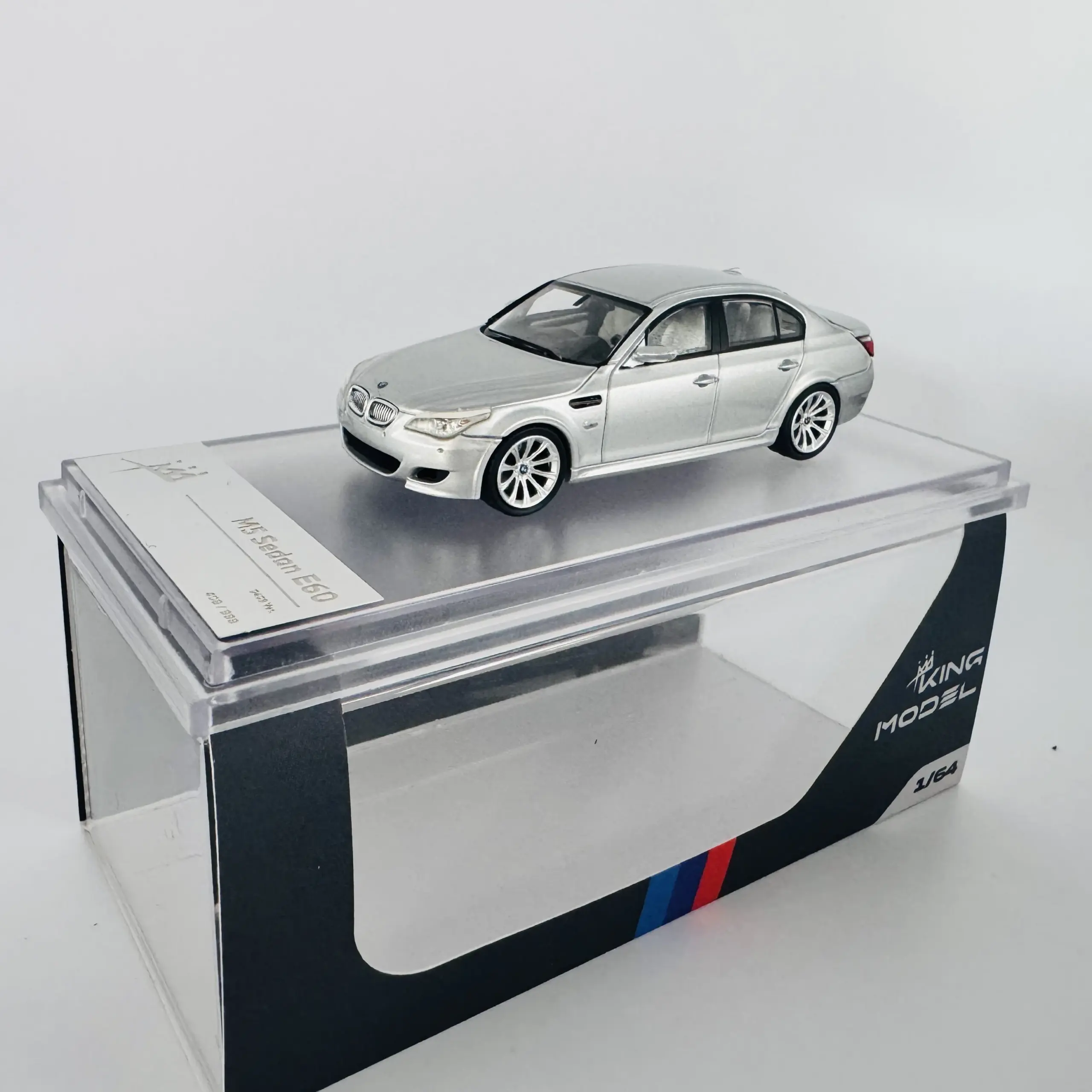 1:64 BMW M5 E60 E61 Diecast Model Set 7 1:64 BMW M5 E60 E61 Diecast Model Set - Image 7