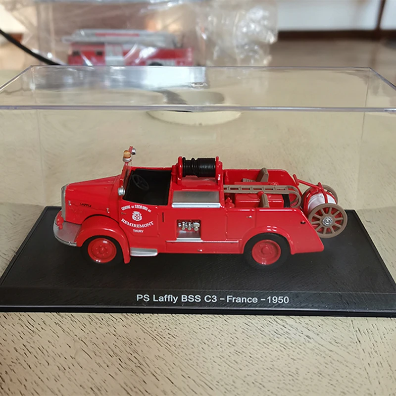 Vintage 1950 Laffly BSS C3 Fire Engine Model 2 Vintage 1950 Laffly BSS C3 Fire Engine Model - Image 2