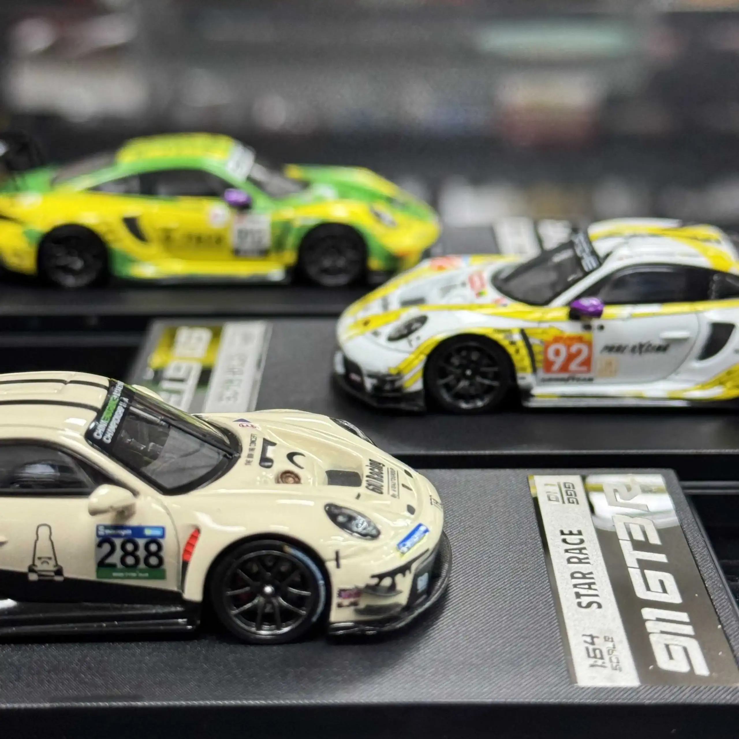 Porsche 911 GT3 R 1:64 Diecast Model Car 2 Porsche 911 GT3 R 1:64 Diecast Model Car - Image 2