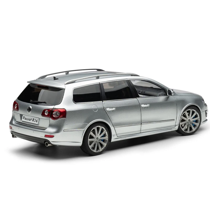 Volkswagen Passat R36 1:18 Scale Diecast Model 6 Volkswagen Passat R36 1:18 Scale Diecast Model - Image 6