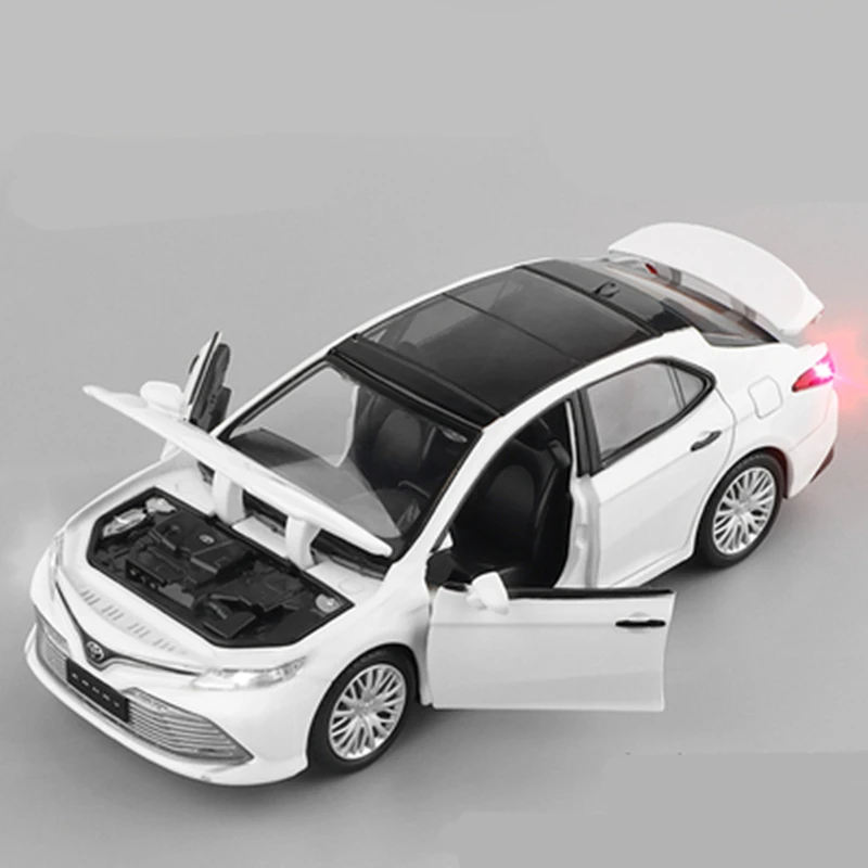 1/32 Toyota Camry Alloy Model with Lights 7 1/32 Toyota Camry Alloy Model with Lights - Image 7