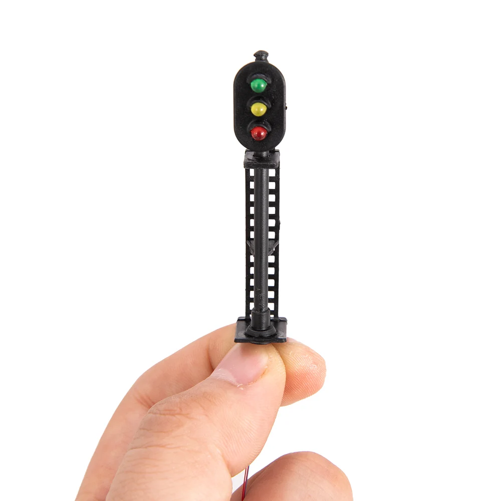 HO Scale Realistic Traffic Light Model for Layouts 2 HO Scale Realistic Traffic Light Model for Layouts - Image 2