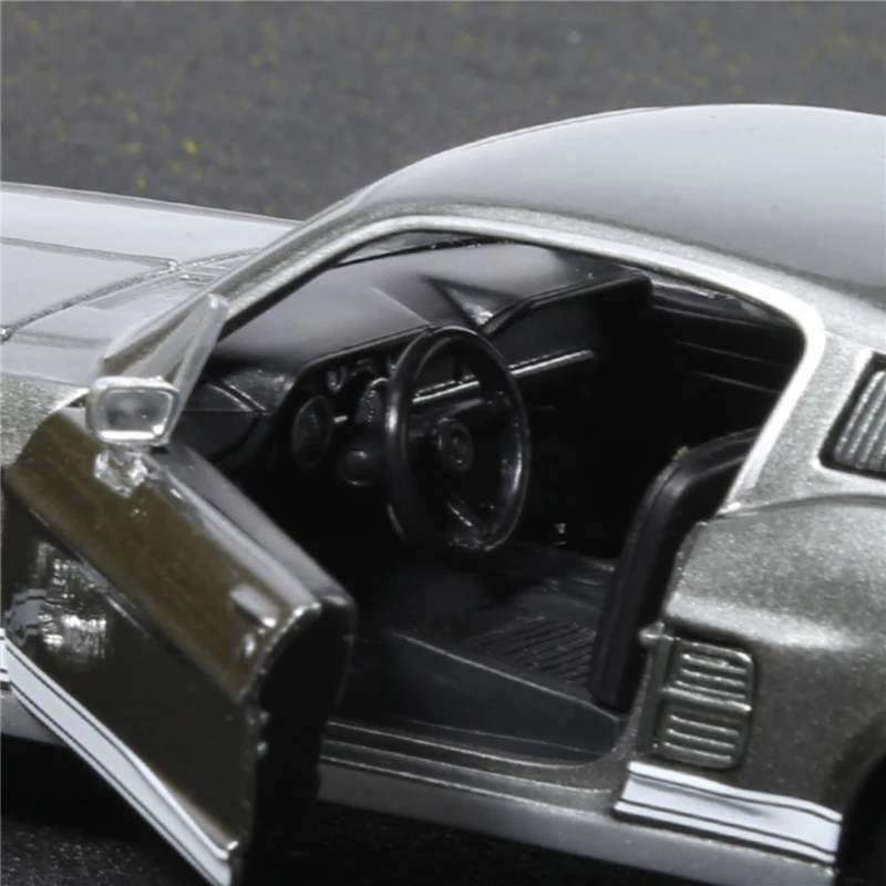 1967 Ford Mustang GT 1:24 Diecast Model 2 1967 Ford Mustang GT 1:24 Diecast Model - Image 2