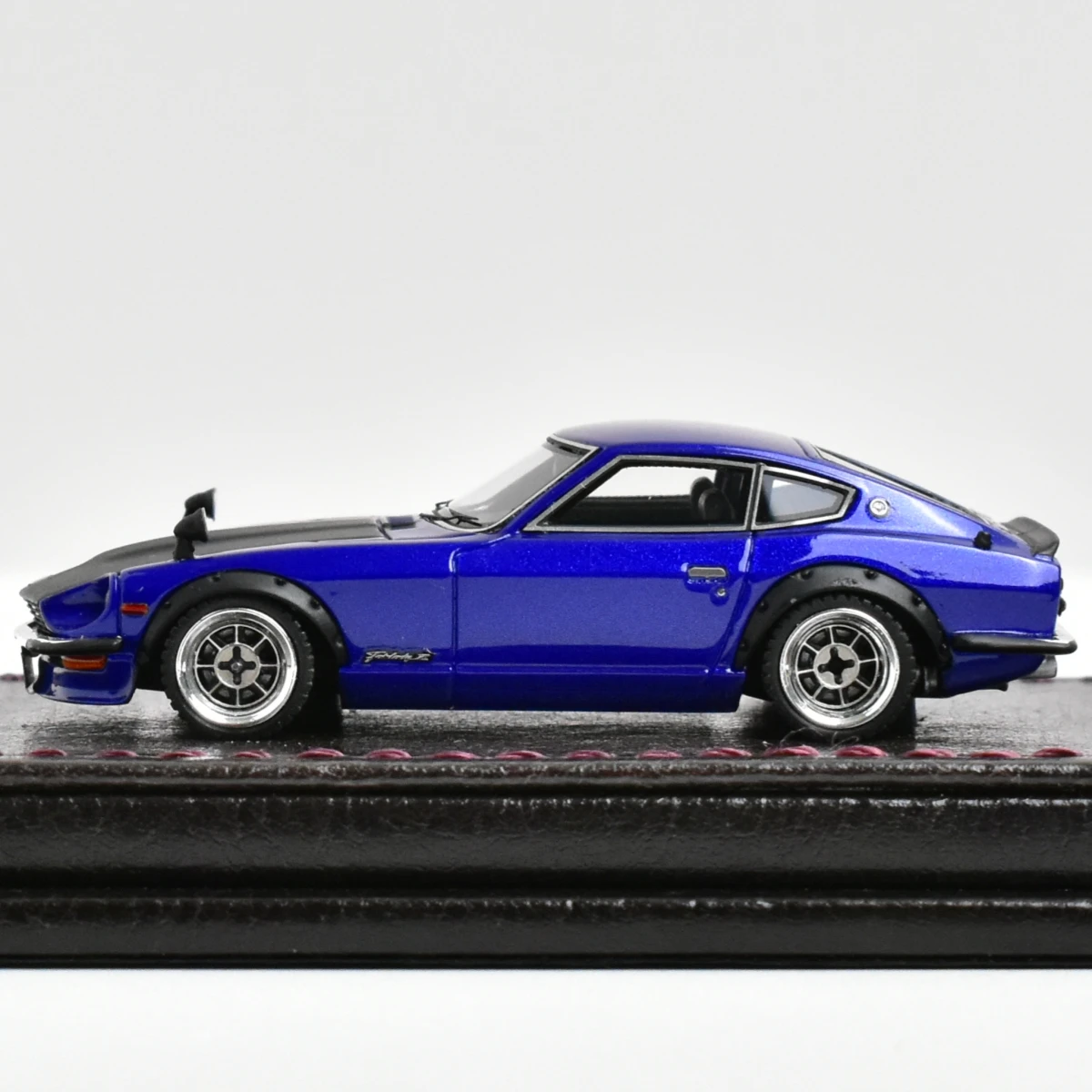 1:64 Scale Nissan Fairlady Z Diecast Model 3 1:64 Scale Nissan Fairlady Z Diecast Model - Image 3