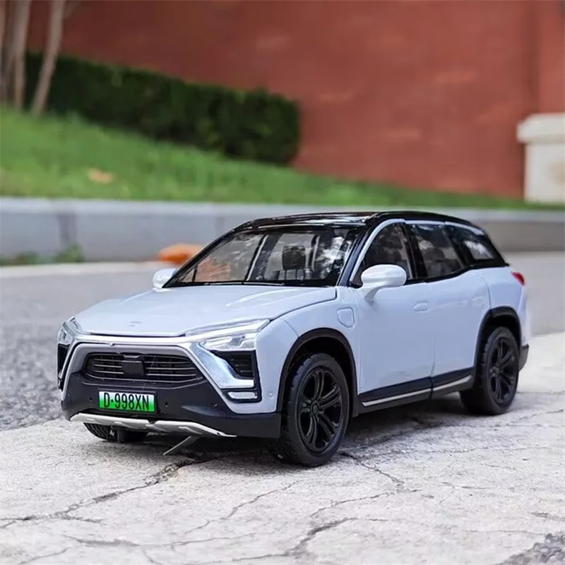 NIO ES8 SUV 1:32 Diecast Model with Lights 2 NIO ES8 SUV 1:32 Diecast Model with Lights - Image 2