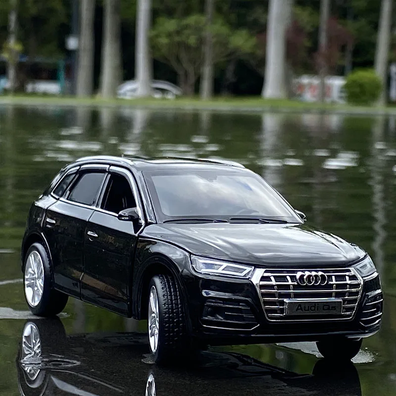1:32 Scale Diecast Audi Q5 SUV Model 8 1:32 Scale Diecast Audi Q5 SUV Model - Image 8