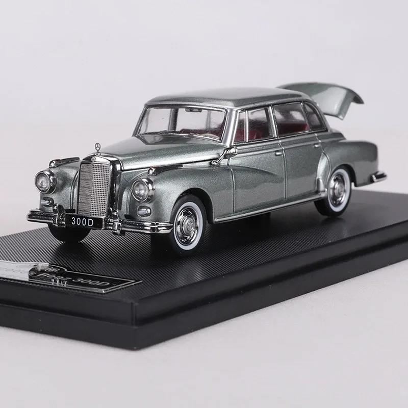 1959 Mercedes-Benz 300D Diecast Model 4 1959 Mercedes-Benz 300D Diecast Model - Image 4