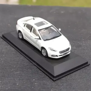 FIAT Viaggio 1:43 Diecast Model in Alloy 13 S13aea33749784e7b8d0124cd4ea669bfw