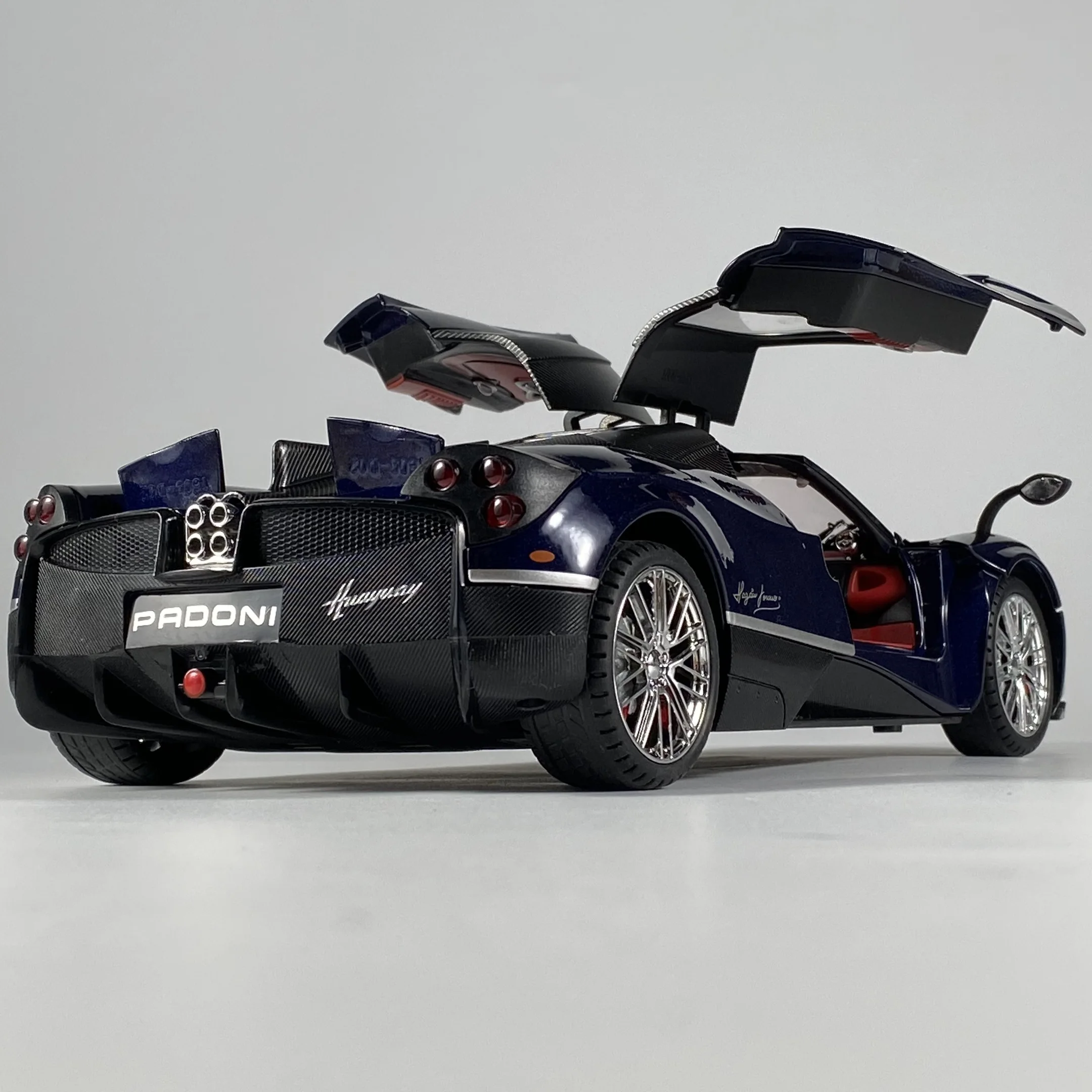 1:18 Pagani Huayra BC Dinastia Model Replica 4 1:18 Pagani Huayra BC Dinastia Model Replica - Image 4