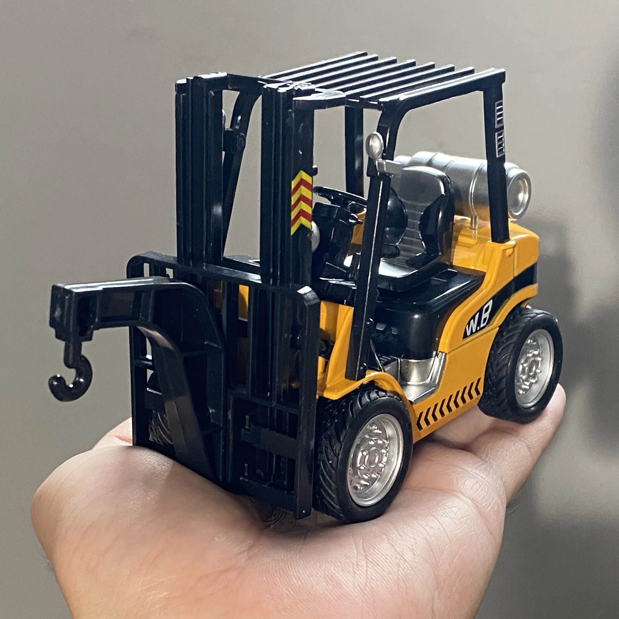 Diecast Forklift Crane Model in Yellow and Black 3 Diecast Forklift Crane Model in Yellow and Black - Image 3