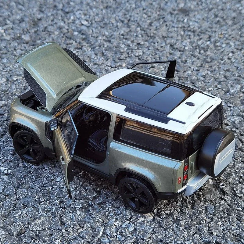 Land Rover Defender 90 Diecast Model 1:26 3 Land Rover Defender 90 Diecast Model 1:26 - Image 3