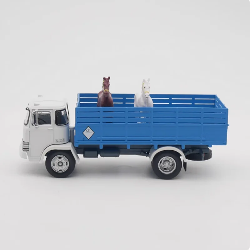 IXO 1:43 Ebro D-700 Horse Transport Model 2 IXO 1:43 Ebro D-700 Horse Transport Model - Image 2
