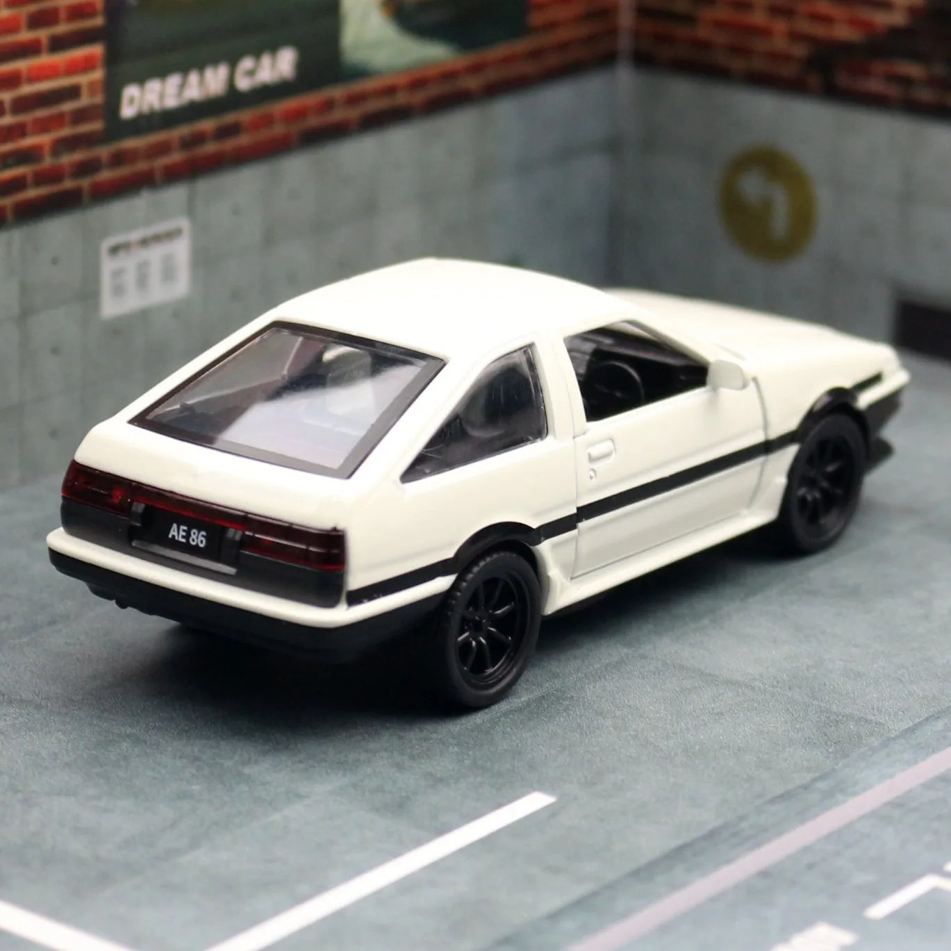 Toyota AE86 1:37 Diecast Model Car in White 5 Toyota AE86 1:37 Diecast Model Car in White - Image 5