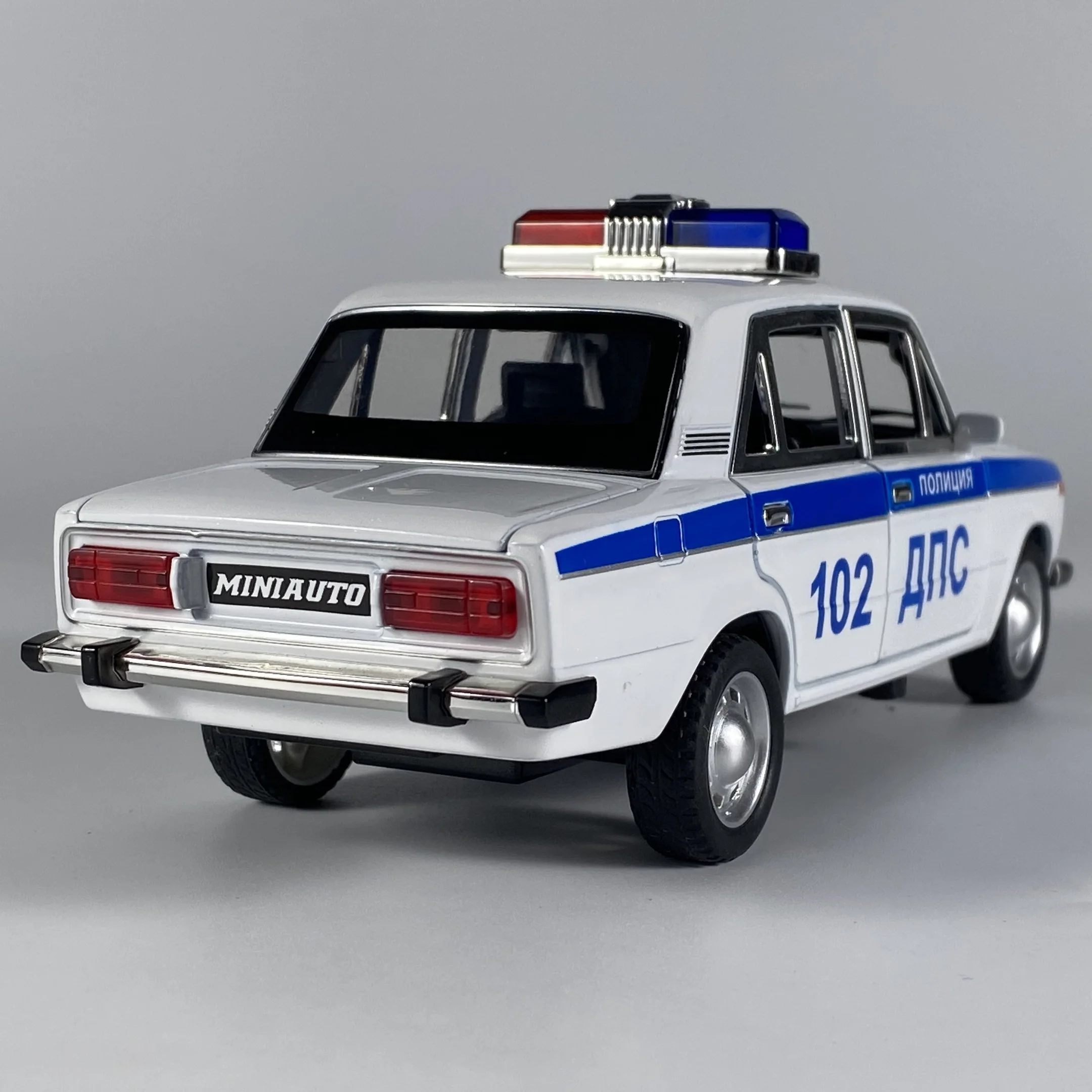 Vintage LADA 2106 Police Diecast Model 1:24 Scale 6 Vintage LADA 2106 Police Diecast Model 1:24 Scale - Image 6