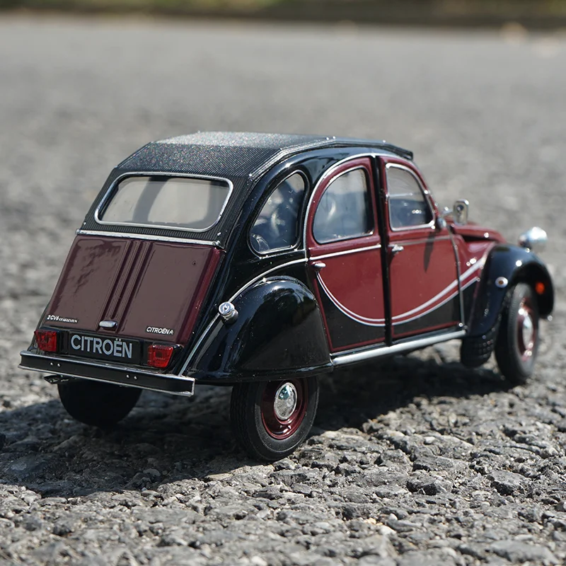 Citroen 2CV 6 Charleston 1:24 Diecast Model 3 Citroen 2CV 6 Charleston 1:24 Diecast Model - Image 3