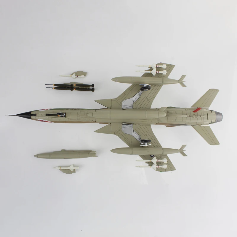 F-105F 1:72 Diecast Fighter Model 6 F-105F 1:72 Diecast Fighter Model - Image 6