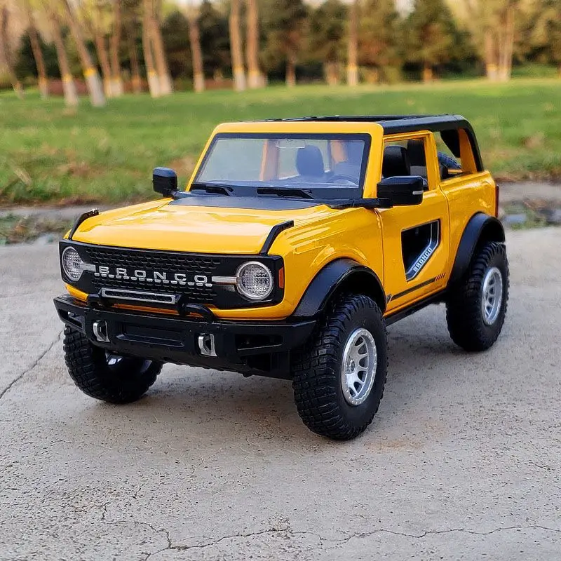 1:32 Ford Bronco Diecast Model in Grey 8 1:32 Ford Bronco Diecast Model in Grey - Image 8
