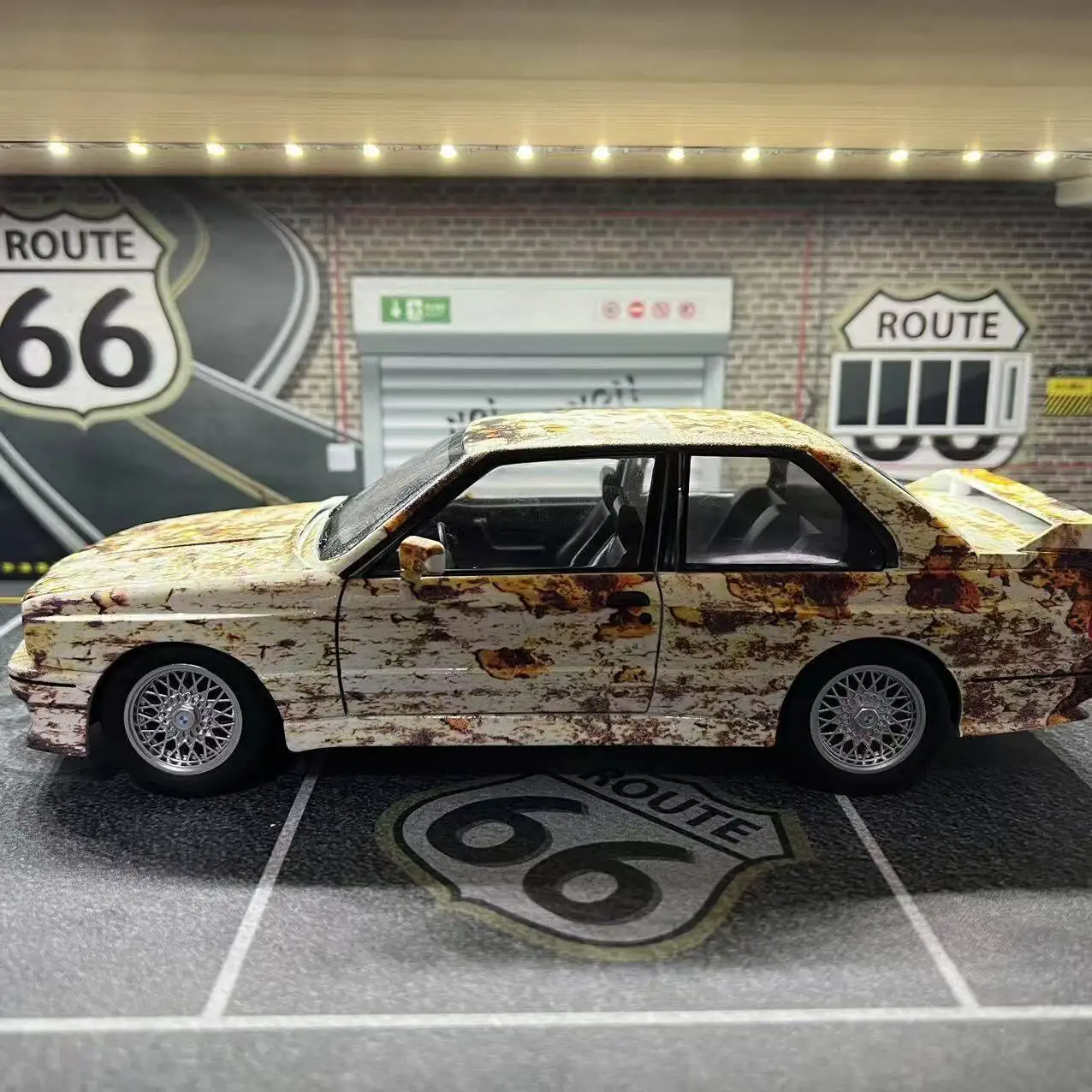 Rusted 1988 BMW M3 E30 Diecast Model 4 Rusted 1988 BMW M3 E30 Diecast Model - Image 4