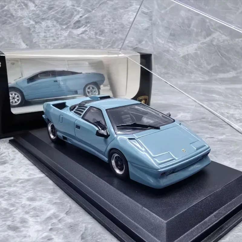1986 Lamborghini P132 1/43 Diecast Model 4 1986 Lamborghini P132 1/43 Diecast Model - Image 4