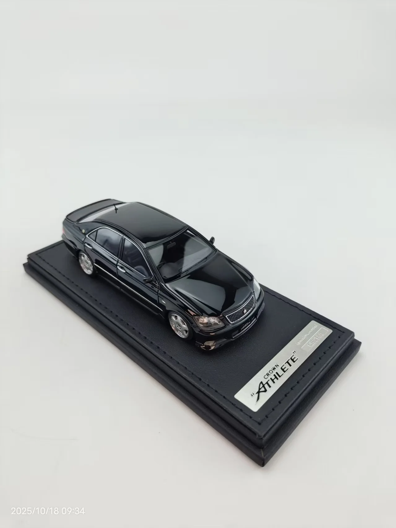 1/43 Resin Model Car in Black or Off-White 5 1/43 Resin Model Car in Black or Off-White - Image 5