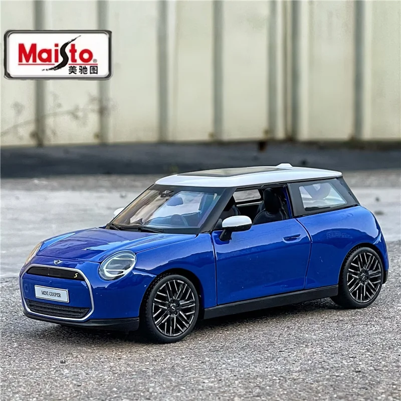 Mini Cooper SE 1:24 Diecast Model Car 2 Mini Cooper SE 1:24 Diecast Model Car - Image 2