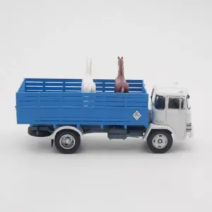 Ebro D-700 Truck 1:43 Scale Model with Horses 10 S26dd2a18269f4c17b5a14c53ccf1faa9L