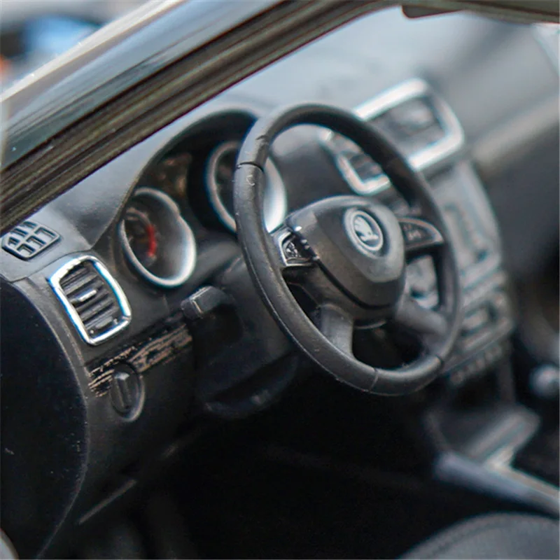 Skoda Yeti 1:18 Diecast SUV Model Collection 5 Skoda Yeti 1:18 Diecast SUV Model Collection - Image 5