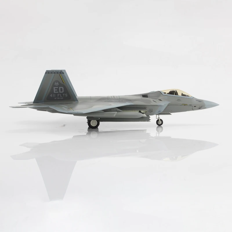 1:72 Scale F-22 Fighter Diecast Model 6 1:72 Scale F-22 Fighter Diecast Model - Image 6