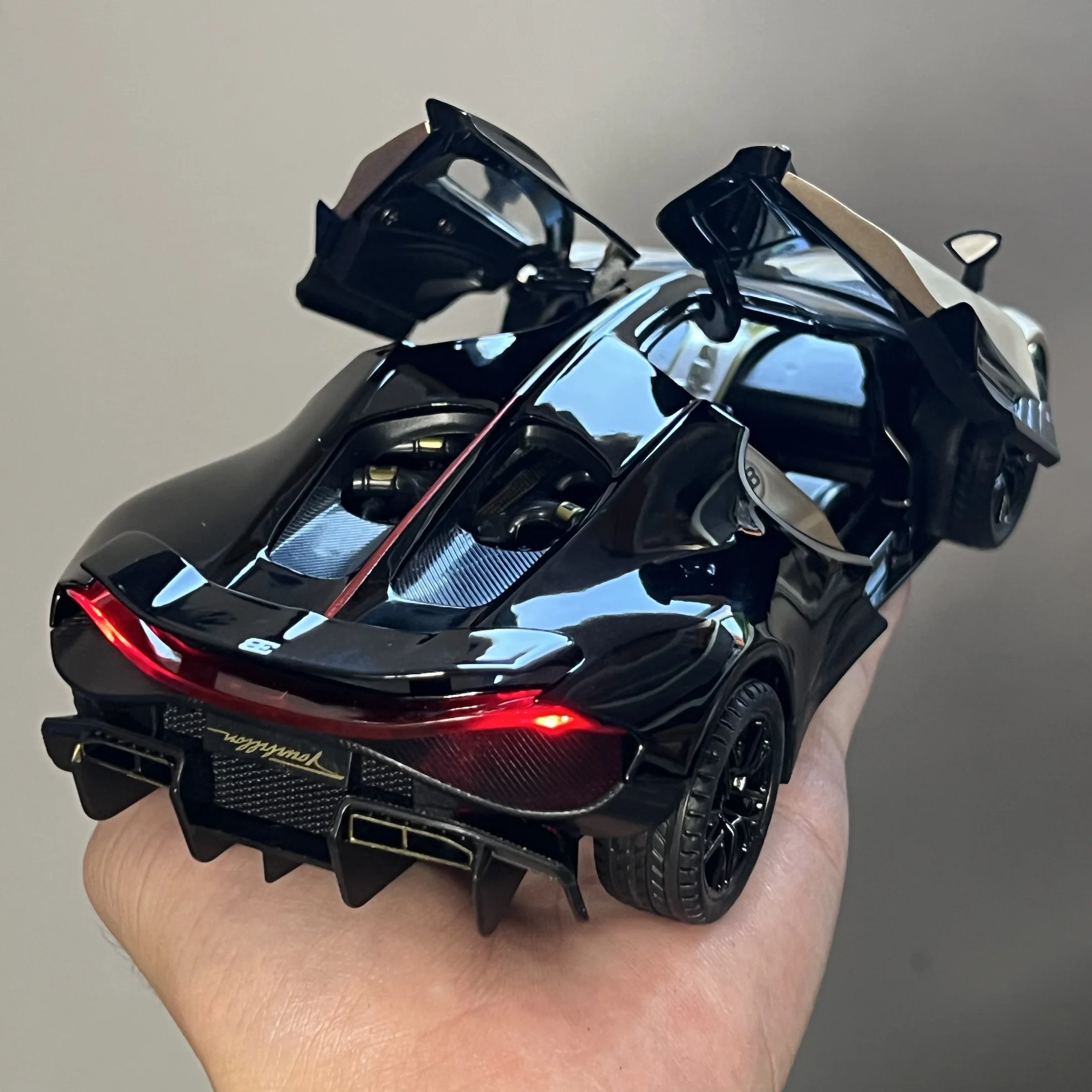 Gold Diecast 1:24 Scale Sports Car Model 3 Gold Diecast 1:24 Scale Sports Car Model - Image 3