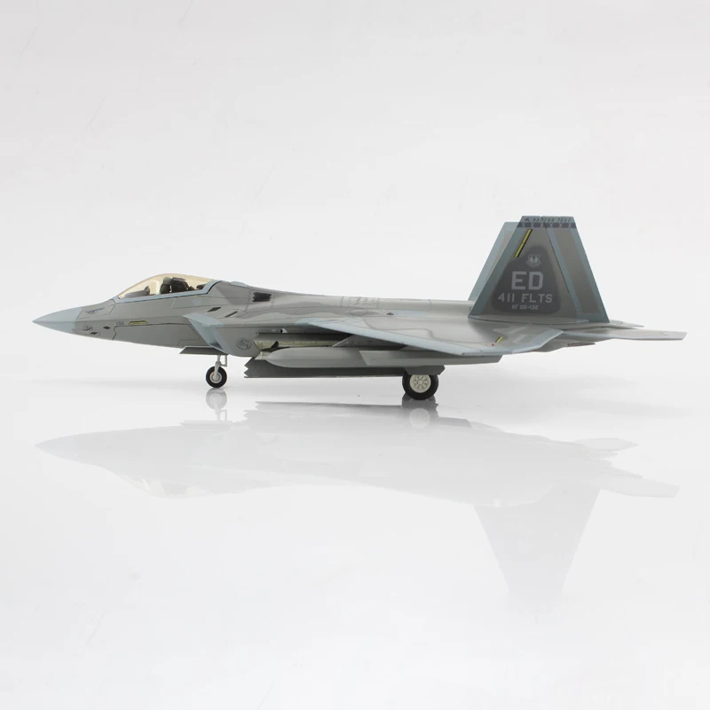 1:72 Scale F-22 Fighter Diecast Model 2 1:72 Scale F-22 Fighter Diecast Model - Image 2
