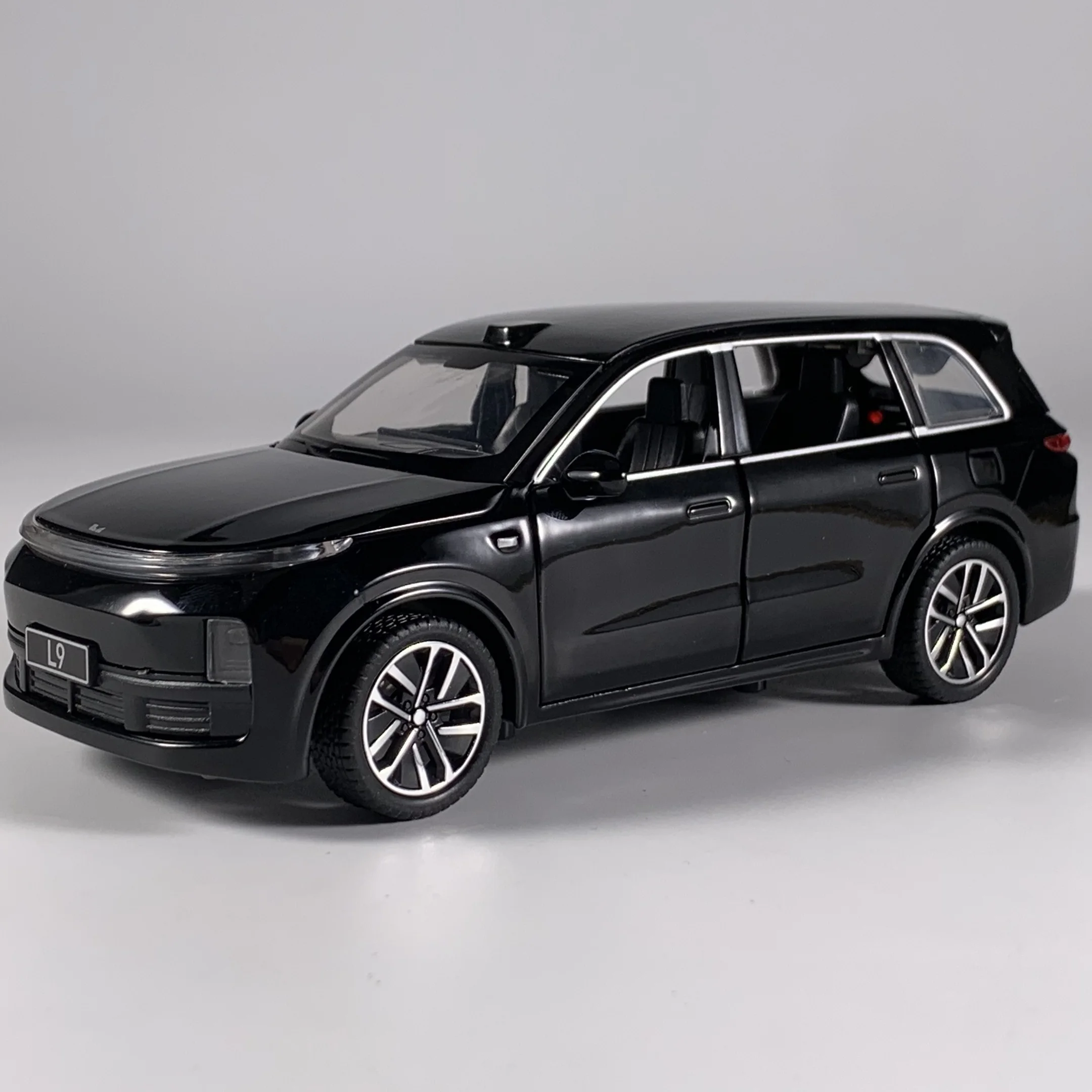 1:32 Scale Li Auto L9 SUV Die-Cast Model 8 1:32 Scale Li Auto L9 SUV Die-Cast Model - Image 8