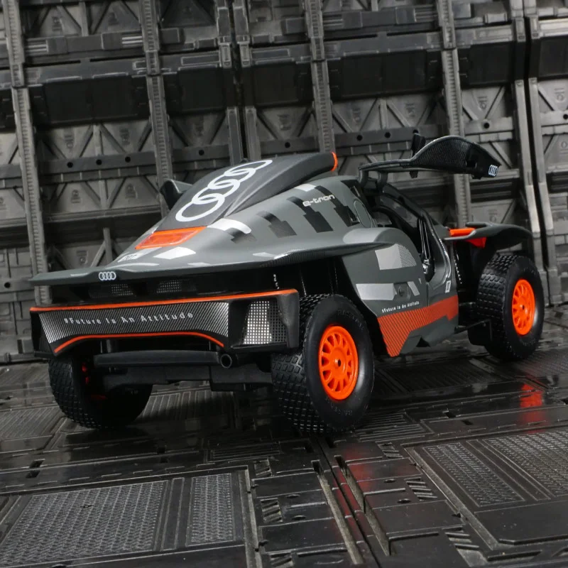 1:24 Audi RS Q e-tron Diecast Model 3 1:24 Audi RS Q e-tron Diecast Model - Image 3