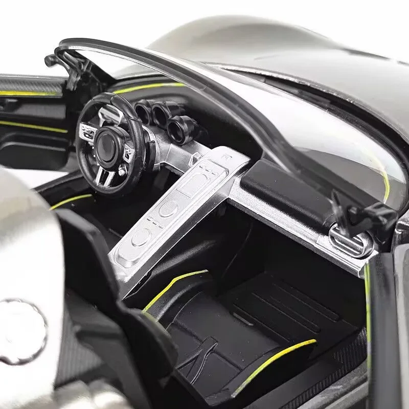 1:18 Scale Porsche 918 Spyder Alloy Model 6 1:18 Scale Porsche 918 Spyder Alloy Model - Image 6