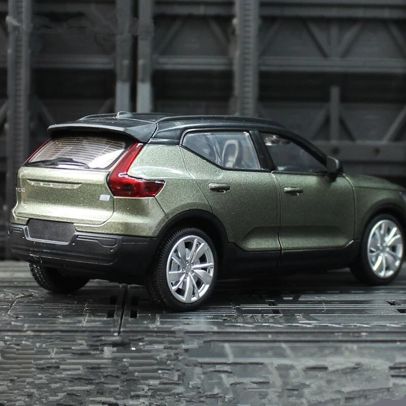 Volvo XC40 1:32 Scale Diecast Model Black 6 Volvo XC40 1:32 Scale Diecast Model Black - Image 6