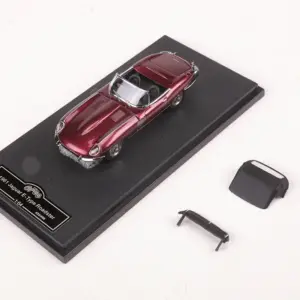 1961 Jaguar E-TYPE Diecast Model Car 31 S3377078e759e4d5ba63f94b3e2076b2bT