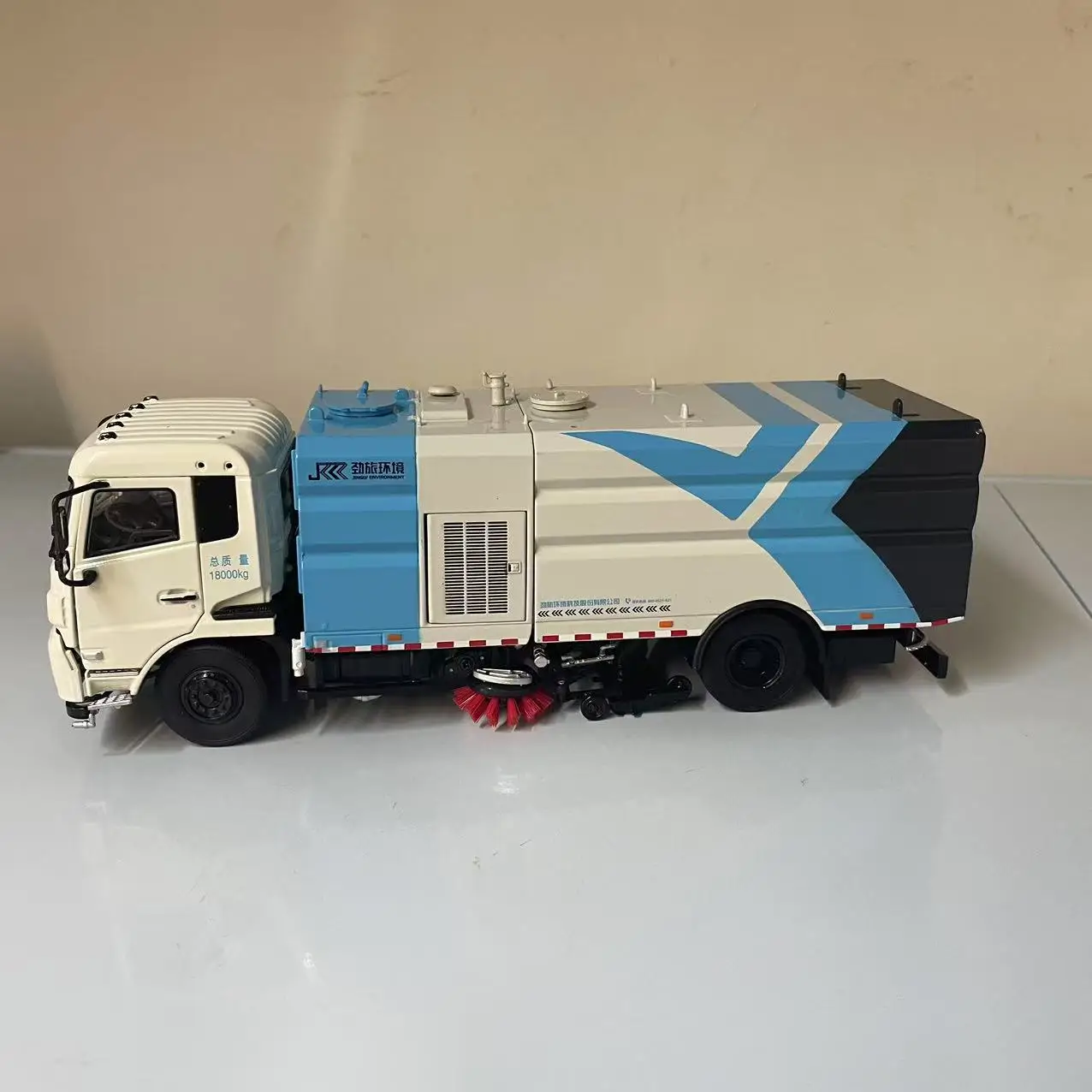 White and Blue Die-Cast Cleaning Sweeper Truck 2 White and Blue Die-Cast Cleaning Sweeper Truck - Image 2
