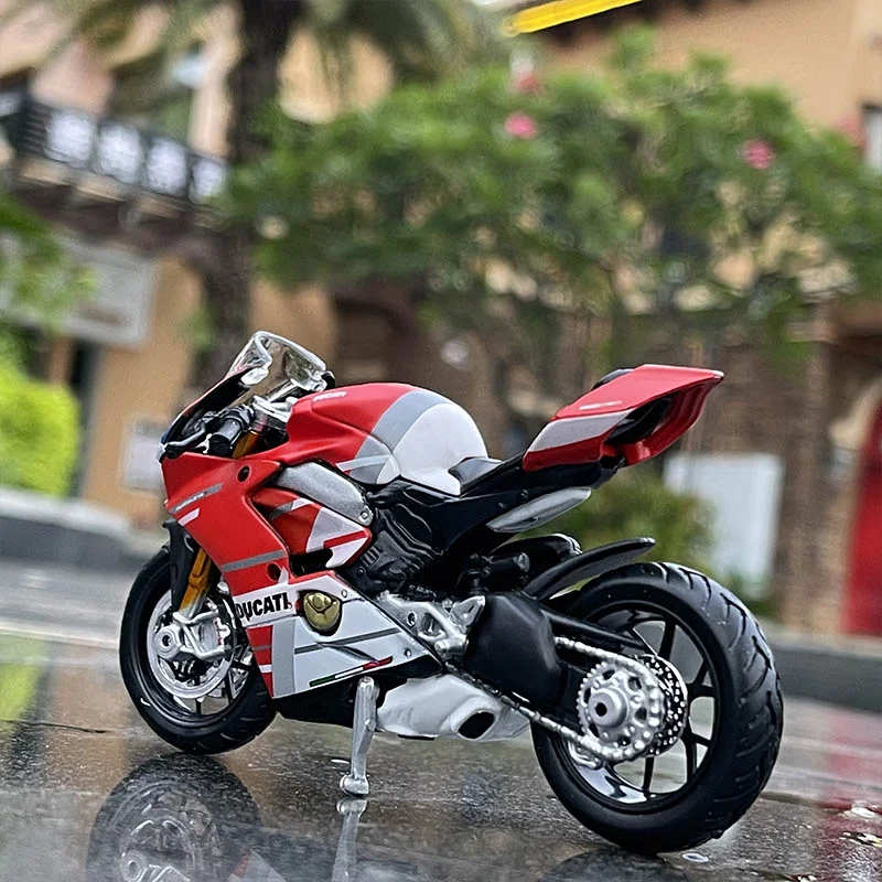 Ducati Panigale V4 S Corse 1:18 Diecast Model 2 Ducati Panigale V4 S Corse 1:18 Diecast Model - Image 2