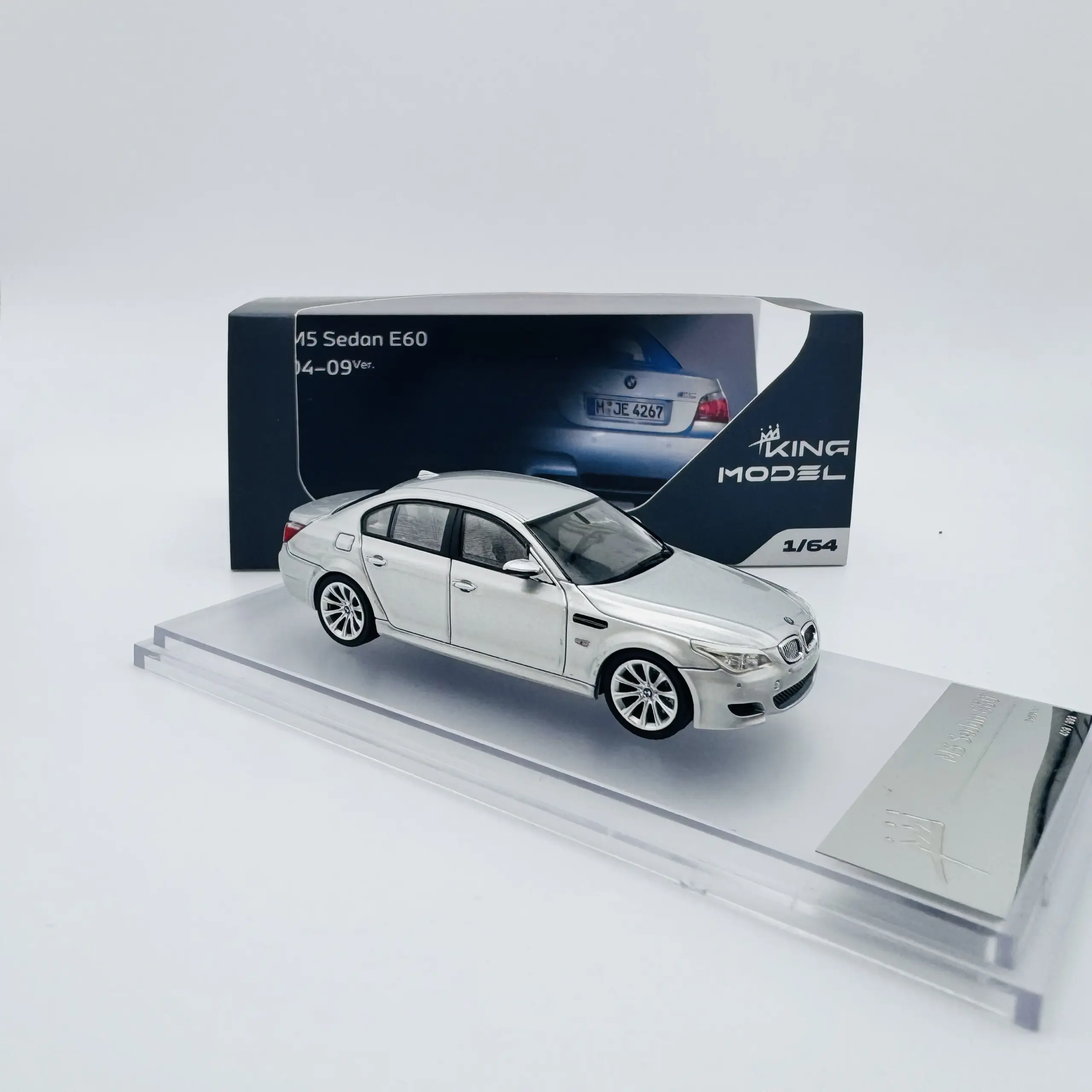 1:64 BMW M5 E60 E61 Diecast Model Set 4 1:64 BMW M5 E60 E61 Diecast Model Set - Image 4